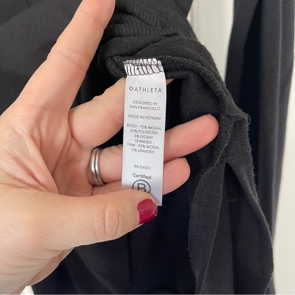 Athleta black COASTER LUXE SWEATSHIRT thumbholes pullover top - Picture 6 of 7